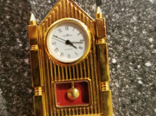 Kleine Standuhr Tempic Quartz